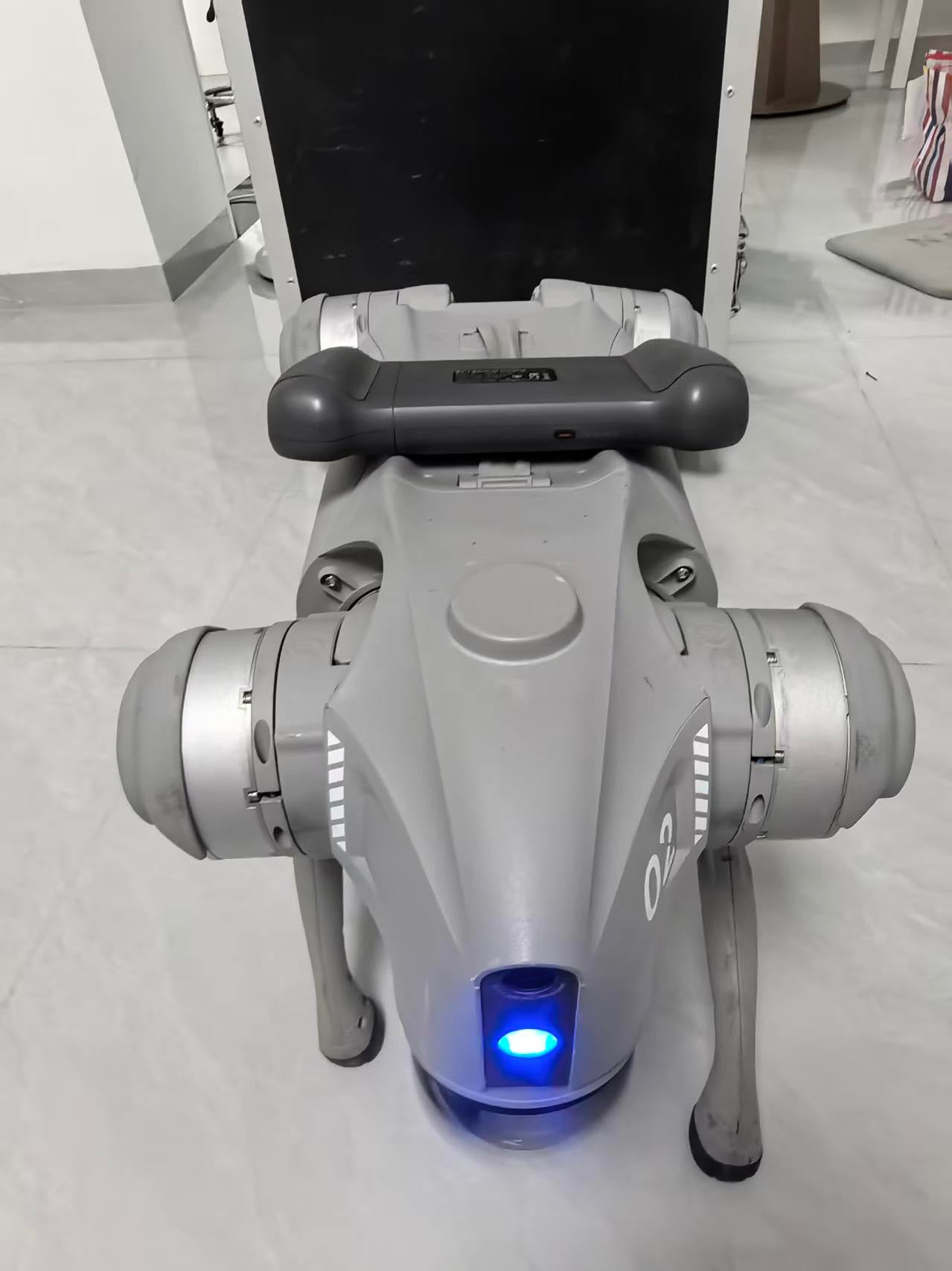 Unitree GO2 PRO Long-lasting battery  comes with a remote  second-hand  from china